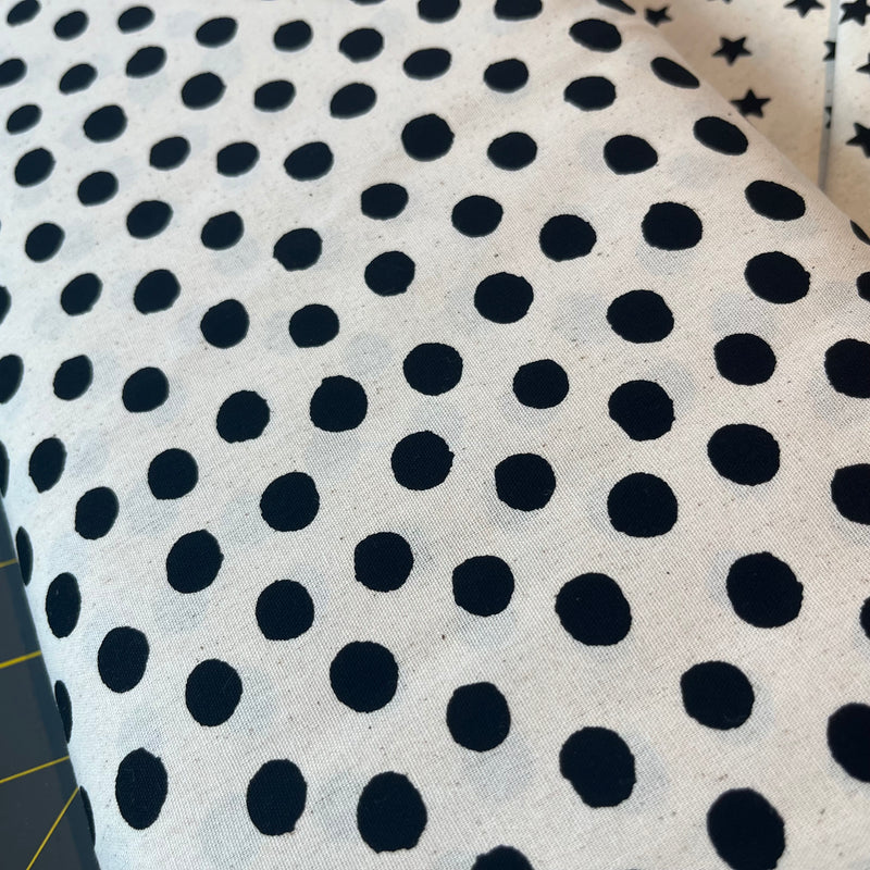 Black Dots on Natural Poplin, Alto Aberto