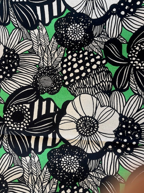 BLACK AND GREEN Giant Flowers Cotton Linen Canvas from KOKKA